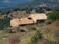 La Figuera vista des de la Perera. Al fons la casa de Can Serra de l'Arca