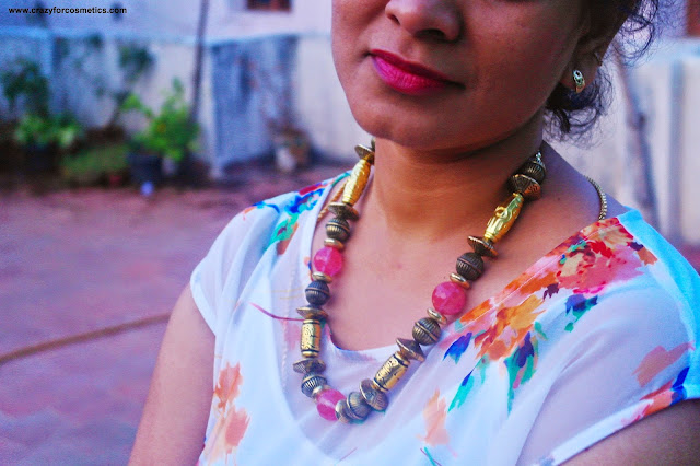 Beads necklace styling