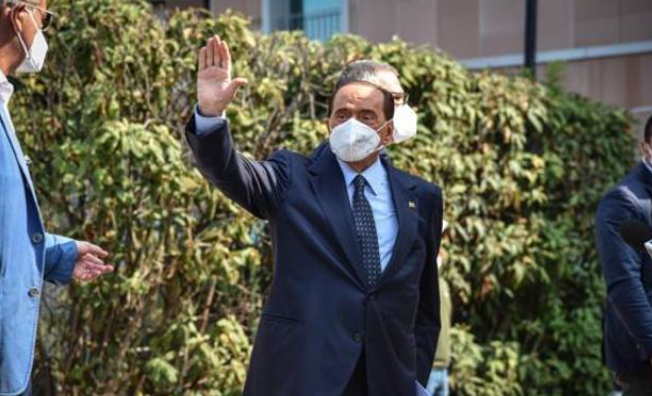 Berlusconi in terapia intensiva. Il fratello: 'E' una roccia'
