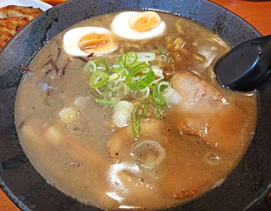 鶏豚醤油ラーメンの写真