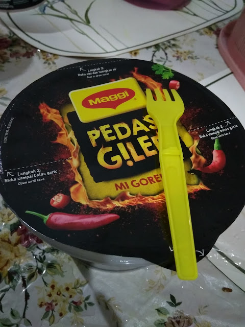 Makan Maggi PEDAS GILER