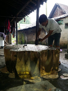 KERAJINAN TEMBAGA, UKIRAN TEMBAGA, UKIRAN KUNINGAN, KERAJINAN TEMBAGA DAN KUNINGAN, BATH UP, BAK MANDI, LAMPU GANTUNG, MEJA KUNINGAN