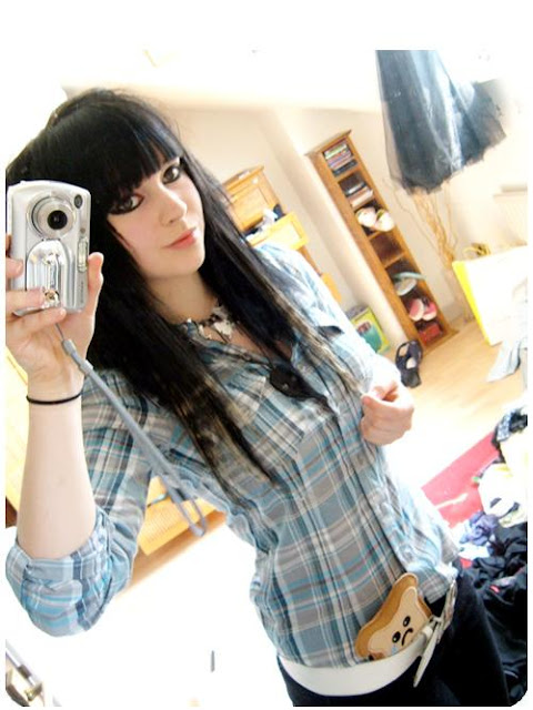 cute-girl-selfie-old