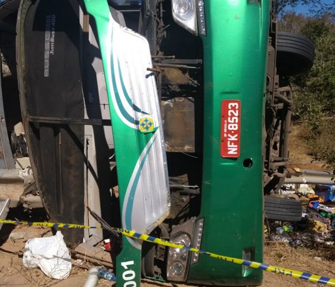 Ônibus sai do Ceará, tomba e deixa dez mortos no sul do Piauí