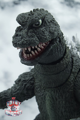 S.H. MonsterArts Godzilla [1972] 01