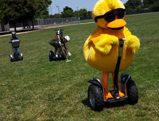 pato gigante en bici mecanica WTF Deportes extraños