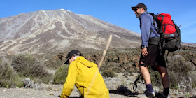 Pria tanpa kaki taklukkan Gunung Kilimanjaro