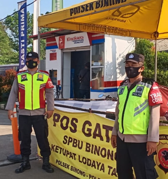 Personil POLSEK, Gatur Pagi DI Depan Pom SPBU Wates Binong