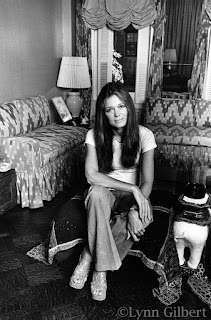 Gloria Steinem in 1977, photographed by Lynn Gilbert