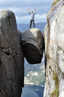 Inilah 10 Balancing Rocks Yang Terkenal Di Dunia [ www.BlogApaAja.com ]