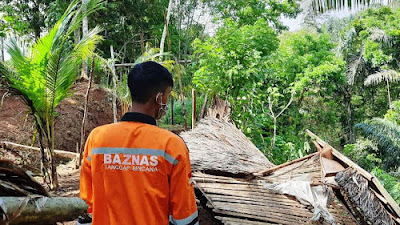 BTB Banten Bantu Warga Bersihkan Puing-puing Akibat Banjir dan Longsor