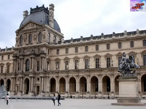 متحف اللوفر في باريس