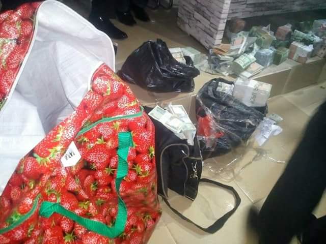 Photos: Police arrest 7 persons over illegal sale and hawking of mint Naira notes in Anambra, recovers N4,304,550. 00