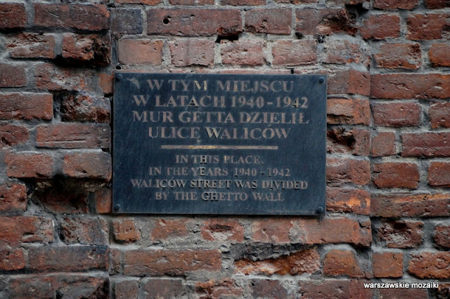 tablica pamiątkowa mur getta ślady po kulach pociskach Wola Warszawa Warsaw historia zabytek