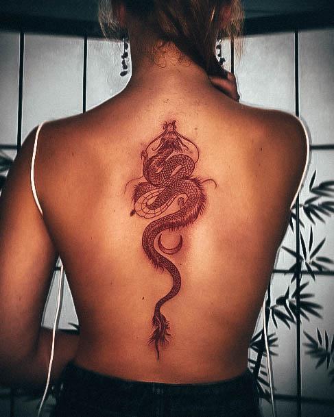 38 tatuagens de dragão que vão inspirar vocês