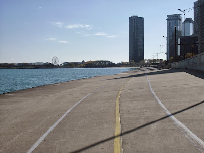 Chicago Lakefront Trail towards Navy Pier