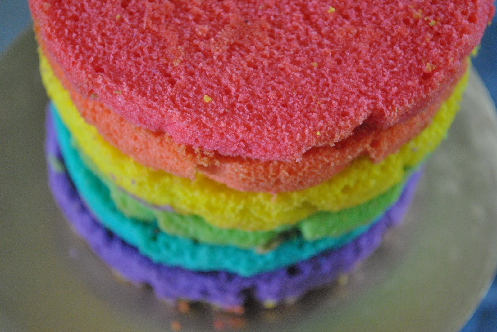 BerJutA wArNa Pelangi Di DalaM HaTi: rainbow cake di bulan 