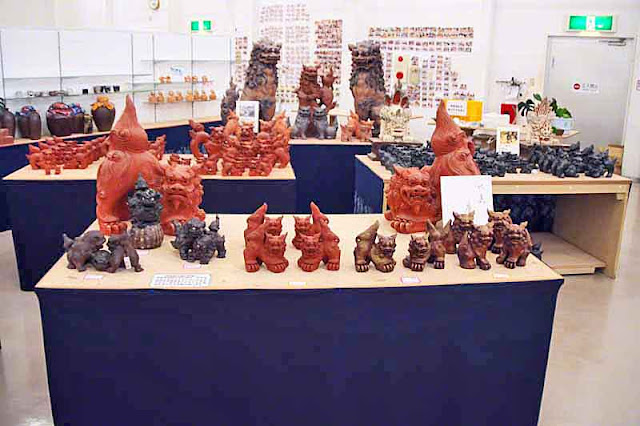 Various sizes and prices of Shisa in Nago City