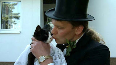 gambar Uwe Mitzscherlich  Menikah Dengan Kucing