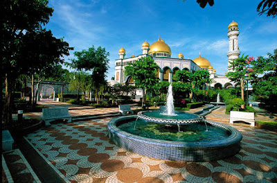 World's Richest Sultan Hassanal Bolkiah Of Brunei Seen On www.coolpicturegallery.net