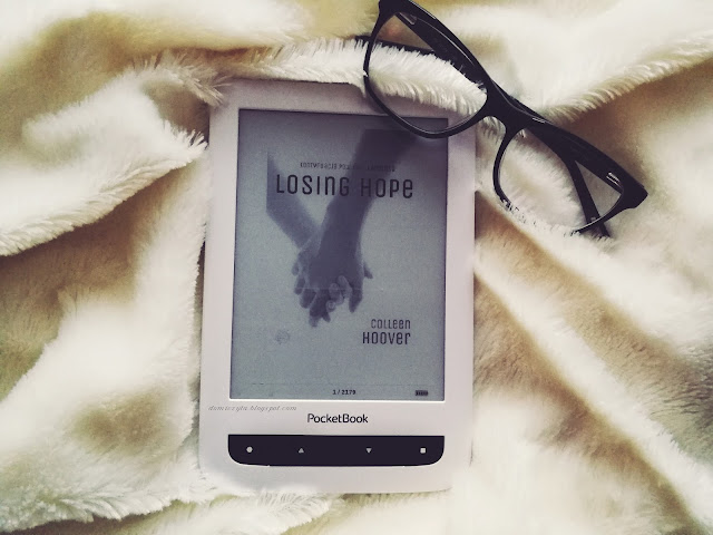 1. Colleen Hoover - "Hopeless", "Losing Hope", "Szukając Kopciuszka"