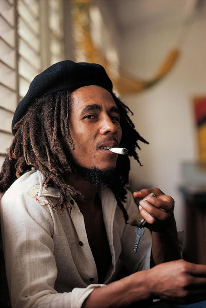 legendBobMarley: Bob Marley Smoking A Joint