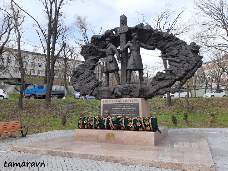 Памятник пограничникам Ивану Стрельникову и Николаю Буйневичу, геройски погибшим на острове Даманский