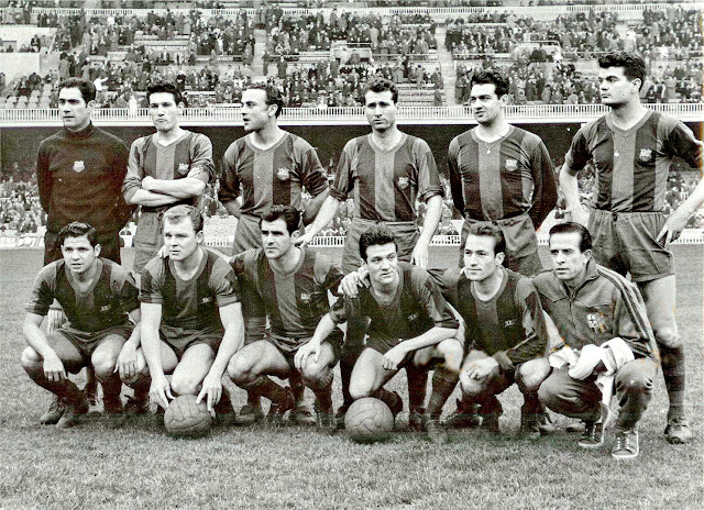 C. F. BARCELONA. Temporada 1957-58. Ramallets, Segarra, Biosca, Gracia, Vergés, Gensana; Hermes González, Kubala, Evaristo, Ribelles, Tejada y Ángel Mur (masajista). C. F. BARCELONA 3 REAL GIJÓN 0. 16/02/1958. Campeonato de Liga de 1ª División, jornada 22. Barcelona, Nou Camp. GOLES: 1-0: 71’, Vergés. 2-0: 80’, Tejada. 3-0: 88’, Kubala.