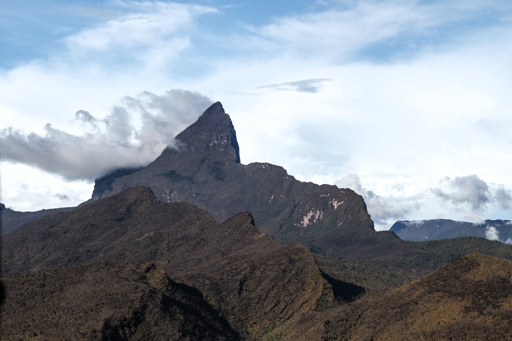 Découvrez les 10 plus hautes montagnes du Brésil. Elles se situent dans l'extrême nord du pays et le long du littoral atlantique.