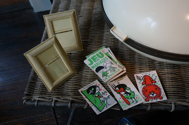 jeu de cartes , illustration de James Hodges , cadres en plastiques années 60  vintage playing card , 60s plastic frame