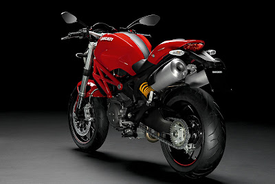 Ducati_Monster_796_2011_1620x1080_Rear_Angle_01