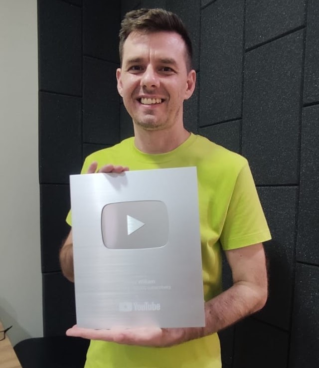 Roncadorense atinge 100 mil inscritos em canal e recebe placa do Youtube