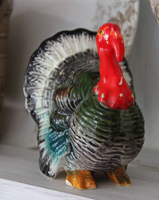 Thanksgiving Hutch Decorating- Itsy Bits And Pieces