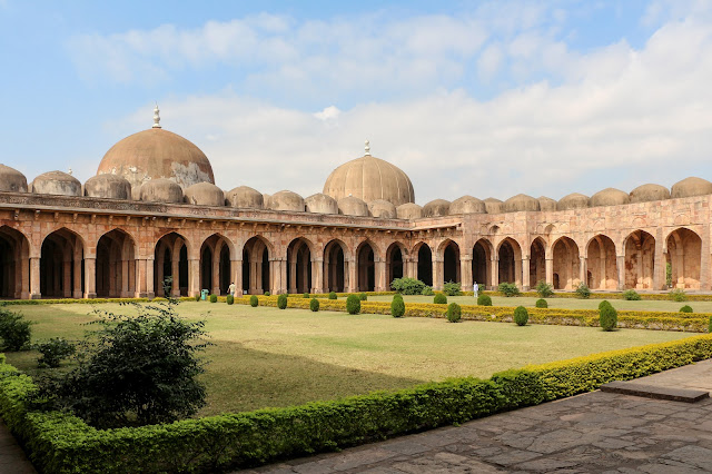 माण्डू में घूमने के लिए 10 खूबसूरत स्थल। Mandu me Ghumne ke liye 10 Khubsurat sthal