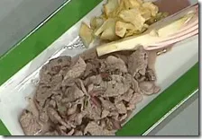 Straccetti di vitello con radicchio tardivo e chips di topinambur