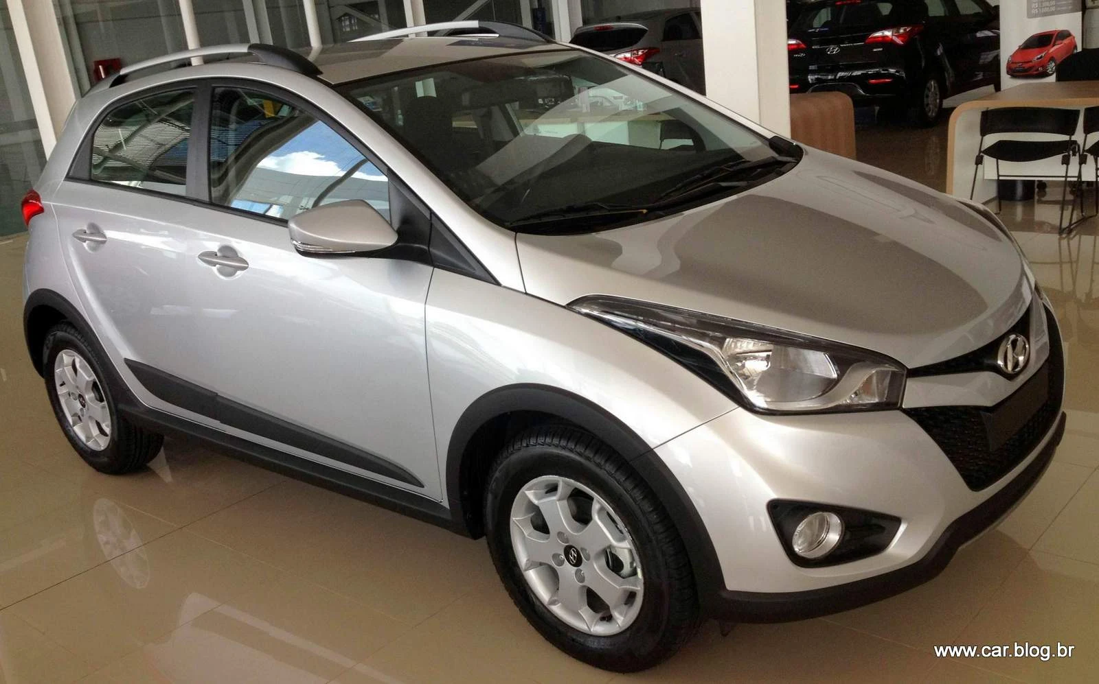 Hyundai HB20X Style - prata metal