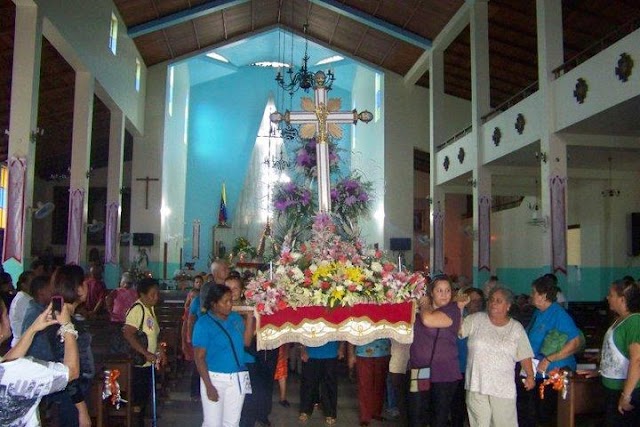 Mirandinos veneran con fe y devoción a la Santa Cruz