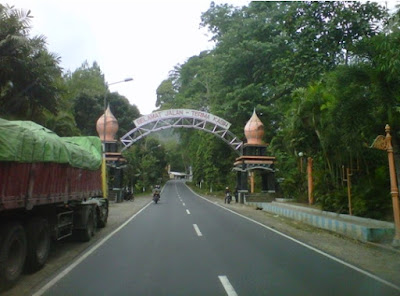 +Foto gapura perbatasan kota jember dengan kota Banyuwangi Jawa Timur