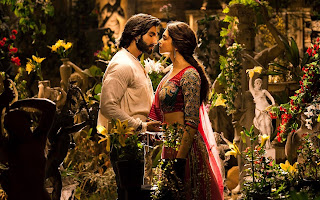 Deepika Padukone and Ranveer Singh romance hot