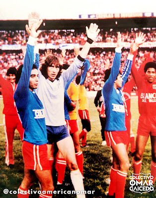 📷Battaglia, Falcioni, González Aquino y Valencia saludan como campeones al público bogotano [Libro Setenta años de La Pasión de un Pueblo]