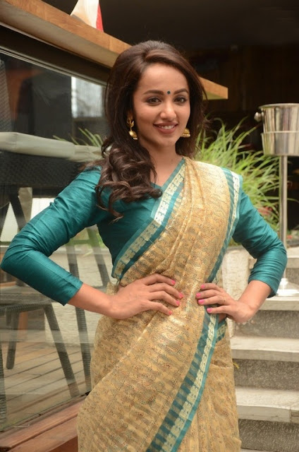 Tejaswi Madivada stuns in a saree, showcasing timeless elegance in these stunning pics.