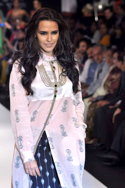 Neha Dhupia and Ankita Shorey walk the ramp for Gitanjali Group at IIJW 2012