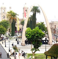 Foto de día de la Plaza de Armas de Tacna