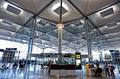 Niedawno otwarte lotnisko w Maladze widok na terminal odlotów
