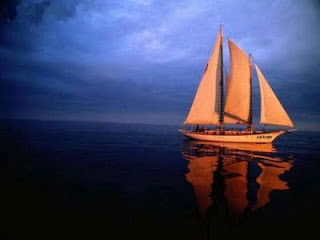 Resultado de imagem para sonhar com barco no mar calmo