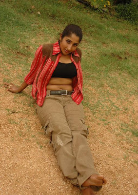 INDINA ACTRESS KAVERI HOT POSES