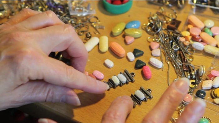 pill-jewelry1 pill-jewelry1