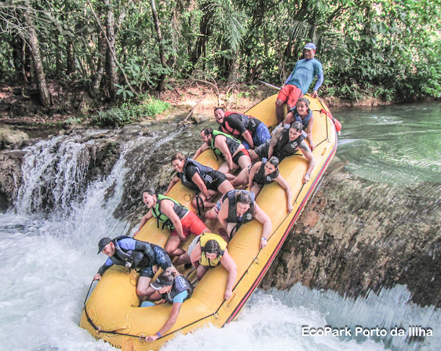 Passeio de Bote no Rio Formoso em Bonito