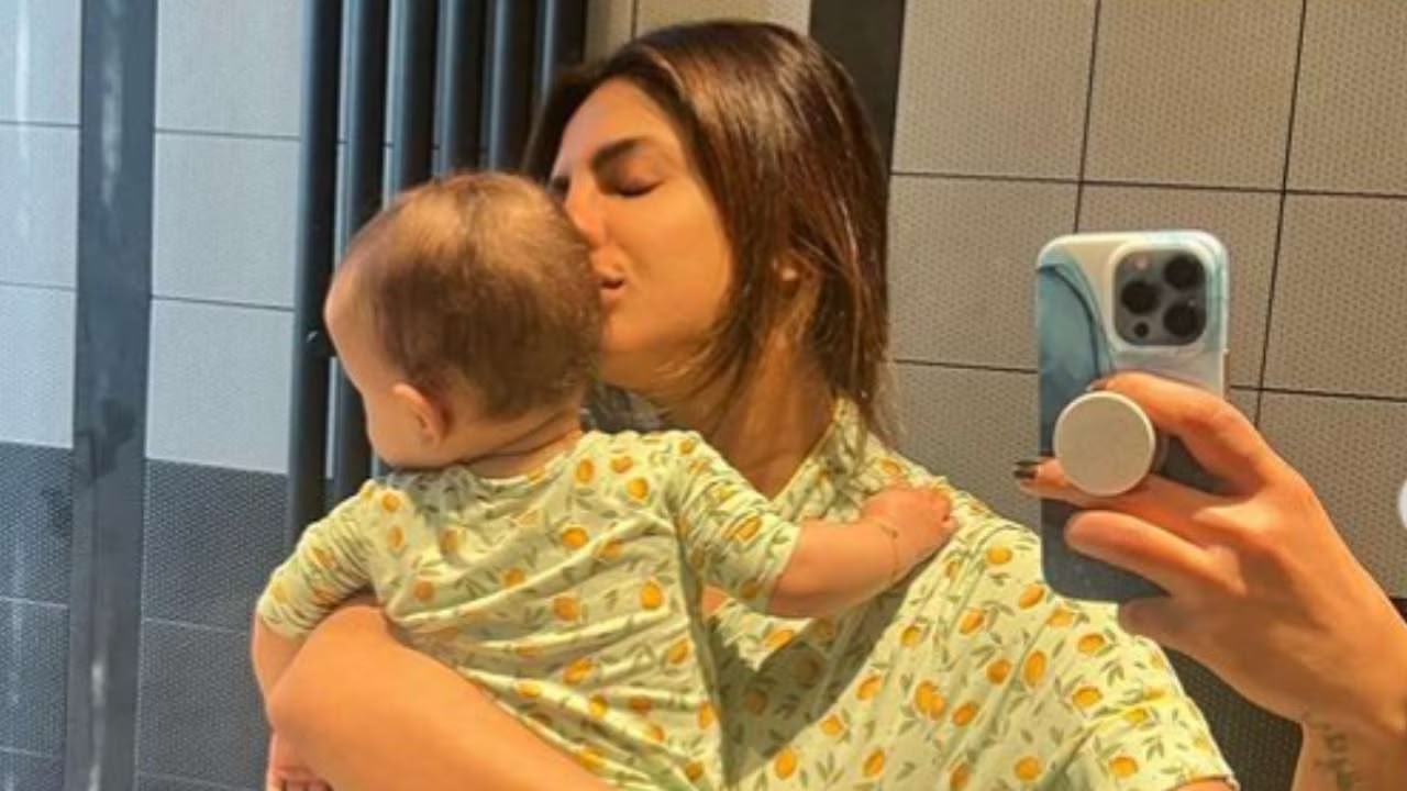 pictures-show-priyanka-chopra-and-nick-jonas-sharing-gorgeous-images-of-their-daughter