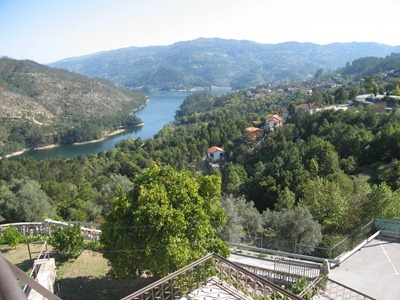 Barragem da Caniçada vista de S. Bento da P. Aberta